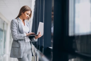Loty do Glasgow: 10 sposobów na tanie bilety, najlepsze miesiące, lotniska (GLA/PIK) i porady jak ominąć pułapki cenowe w wyszukiwarkach.